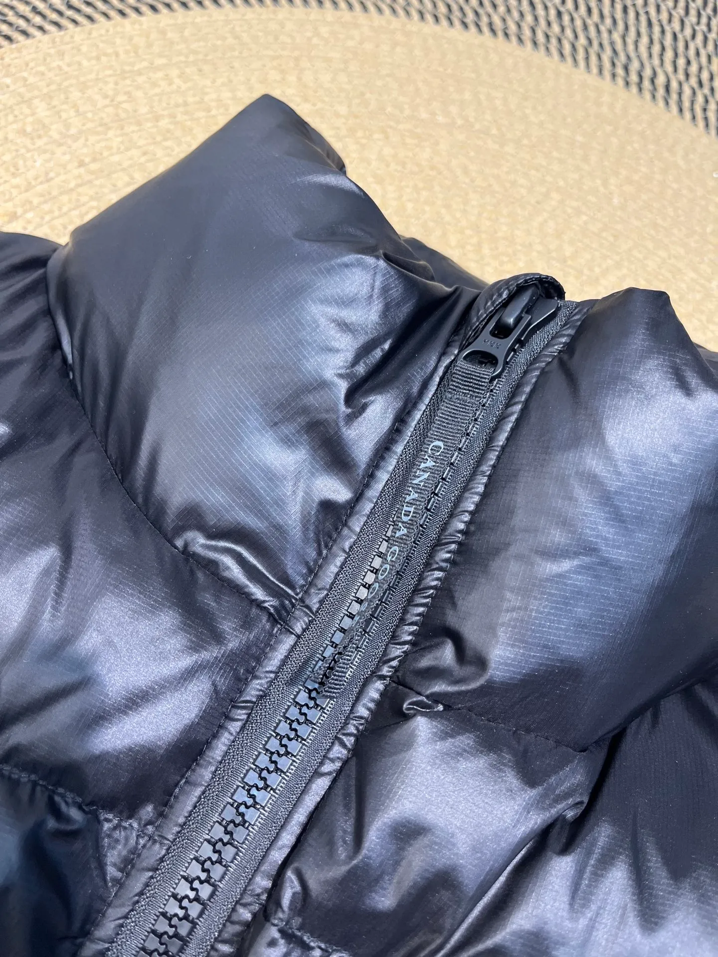 P540 🇨🇦Canada Goose""🇨🇦🌟 Canada Goose Puff Down Vest has always been recognized as the warmest down jacket. Various Instagram celebrities, Internet celebrities, and celebrities often wear it for street photos. I make Canada Goose every year, but I still can't get rid of my love for it. No matter how cold the days are, there is no need to be afraid, because there is! Filled with 90% white duck down, it is the legendary warmest down jacket and is known as a must-have for Arctic outdoor sports! The most popular down jacket in the world, celebrities are rushing to buy it, it is a must-have!  size：xs-xl